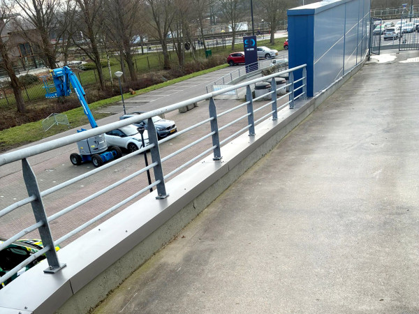Herstel zetwerk na aanrijdschade bij Silverdome Zoetermeer